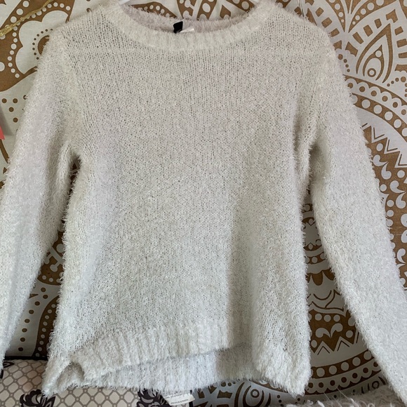 Fuzzy sweater💘 - Picture 1 of 2